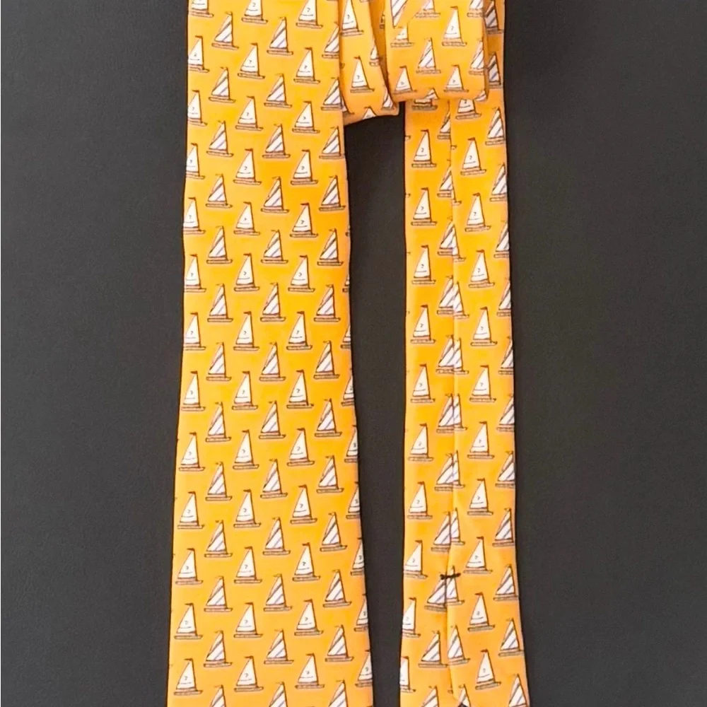 Vineyard Vines Boys Orange w/ White Sailboats 100% Silk Tie, W 2.75